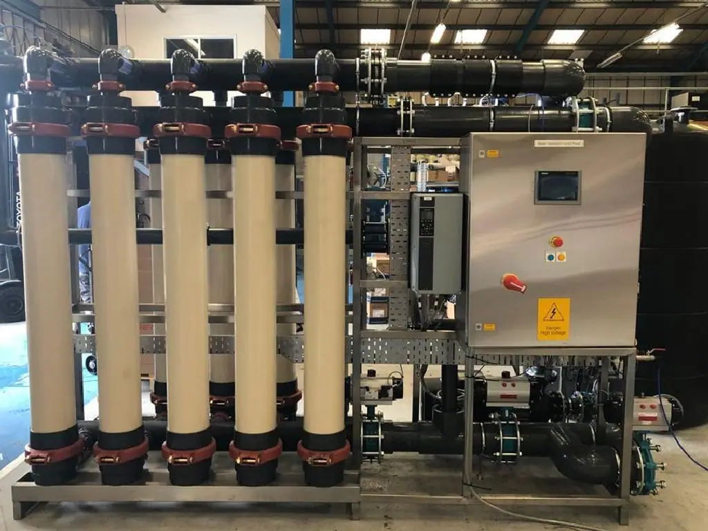 Ultrafiltration skid with hollow-fibre UF membrane modules and control panel